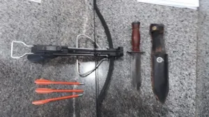 Professor Armado com uma Crossbow e um Facão invade Secretaria em Brasília-DF — Free Fire