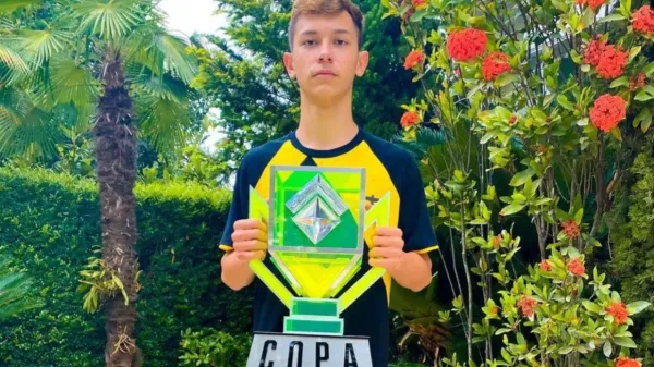 Notícia Free Fire: Free Fire: Após longo período de suspensão, os jogadores Sacola e Replause são desbanidos da NFA