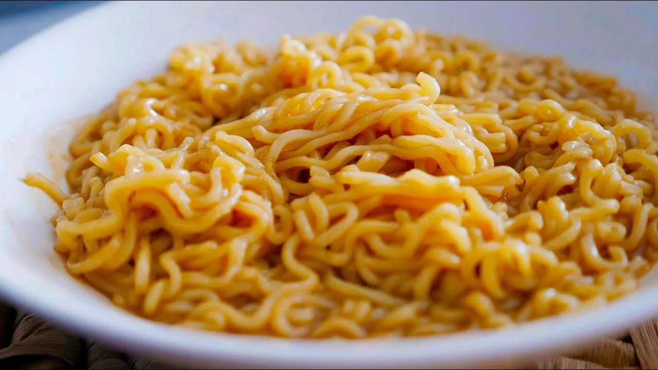 Free Fire: influenciador leva trote, pede lanche e recebe miojo cru