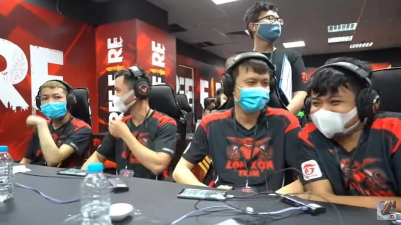 Jogadores usam máscaras na Liga nacional de Free Fire  no Vietnã