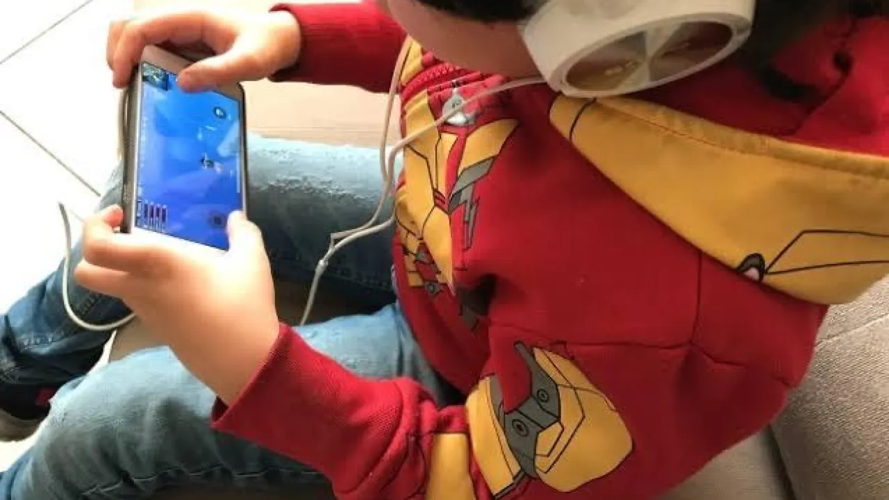 Mulher processa Google sem saber que neto jogava Free Fire escondido