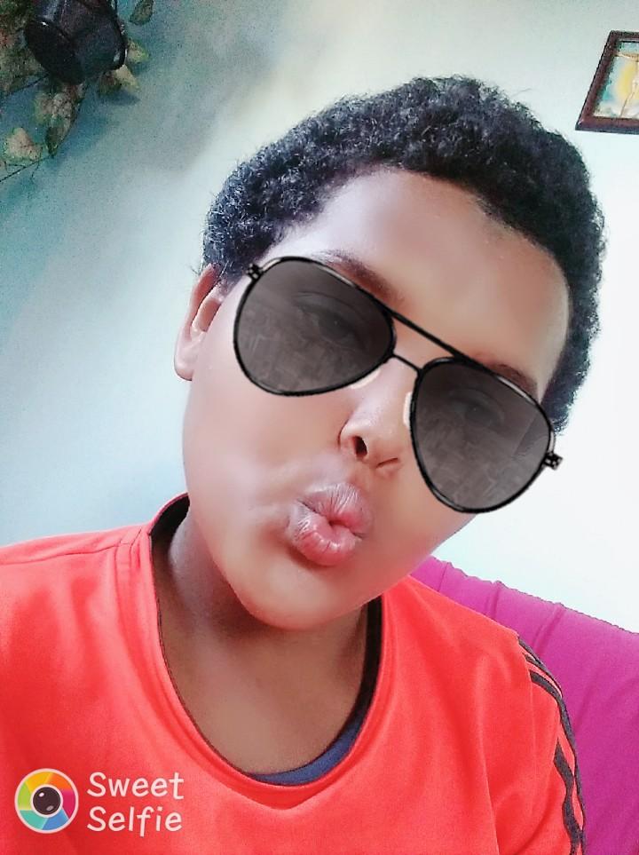 Angélical e camiseta