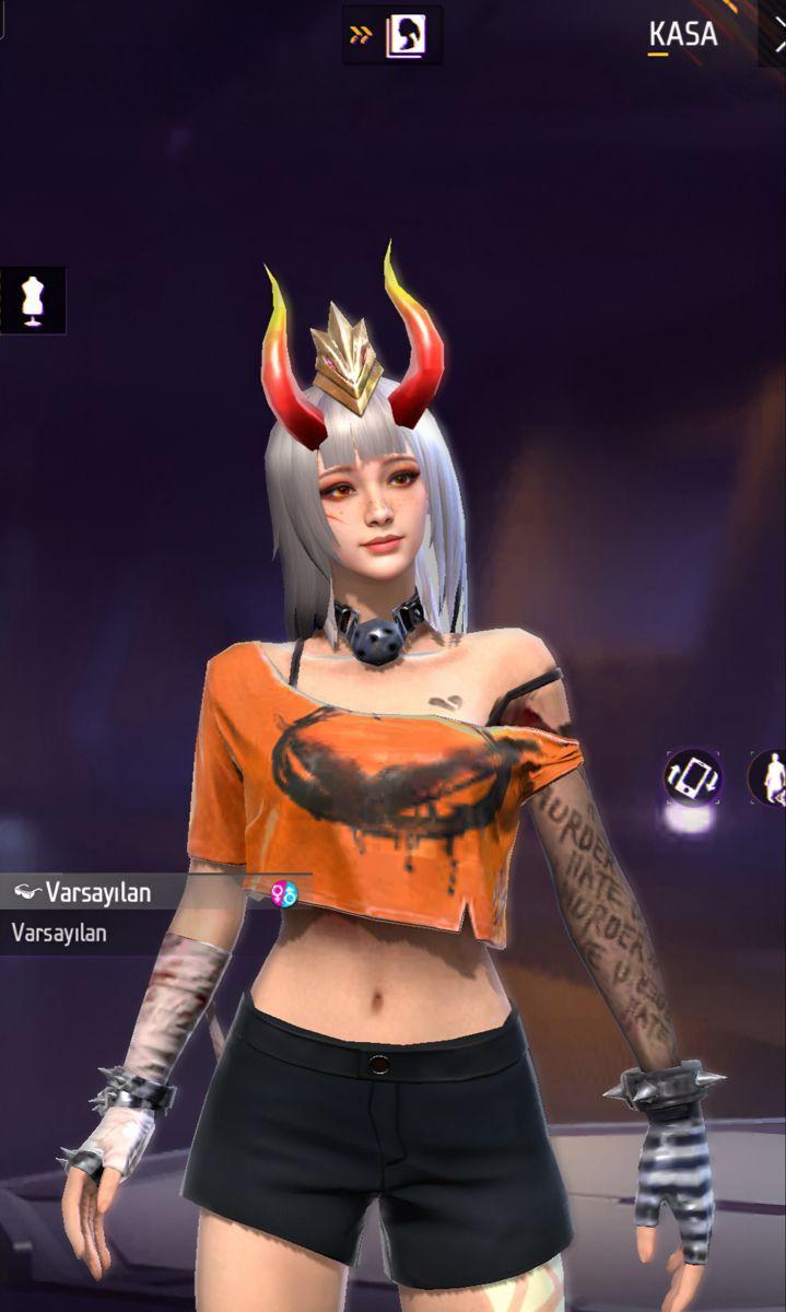 Diabinha com cabelo grisalho