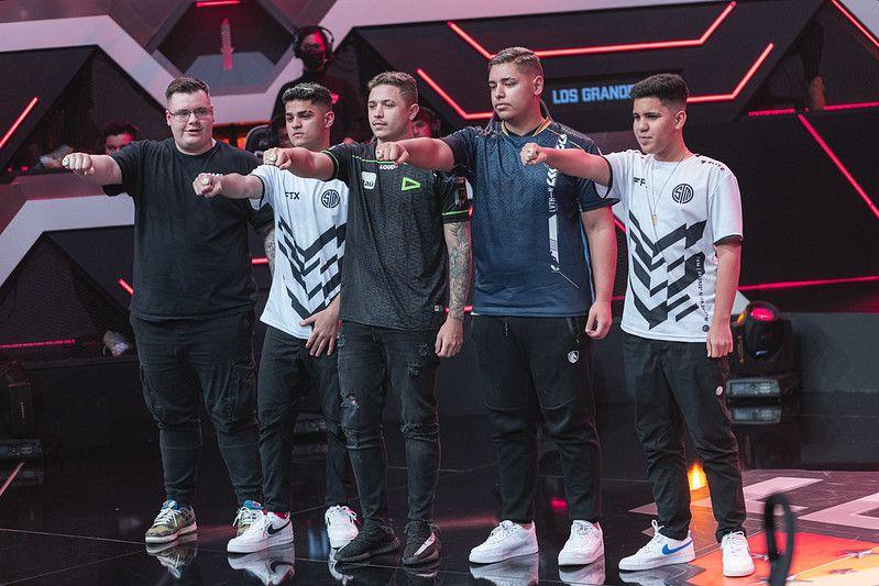 Jogadores da Seleção LBFF receberam anel de R$ 70 mil