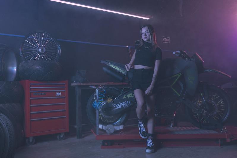 Voltan na moto do Shiro