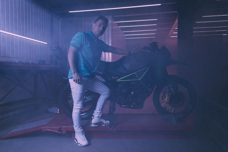 Jefão na moto do Shiro Free Fire