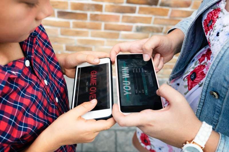 Irmãos jogando Free Fire