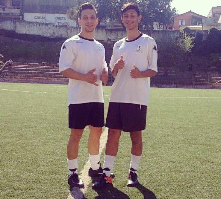 Nobru e seu pai jogando futebol